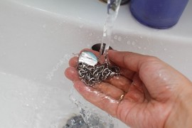 Как почистить серебряную цепочку в домашних условиях если она почернела